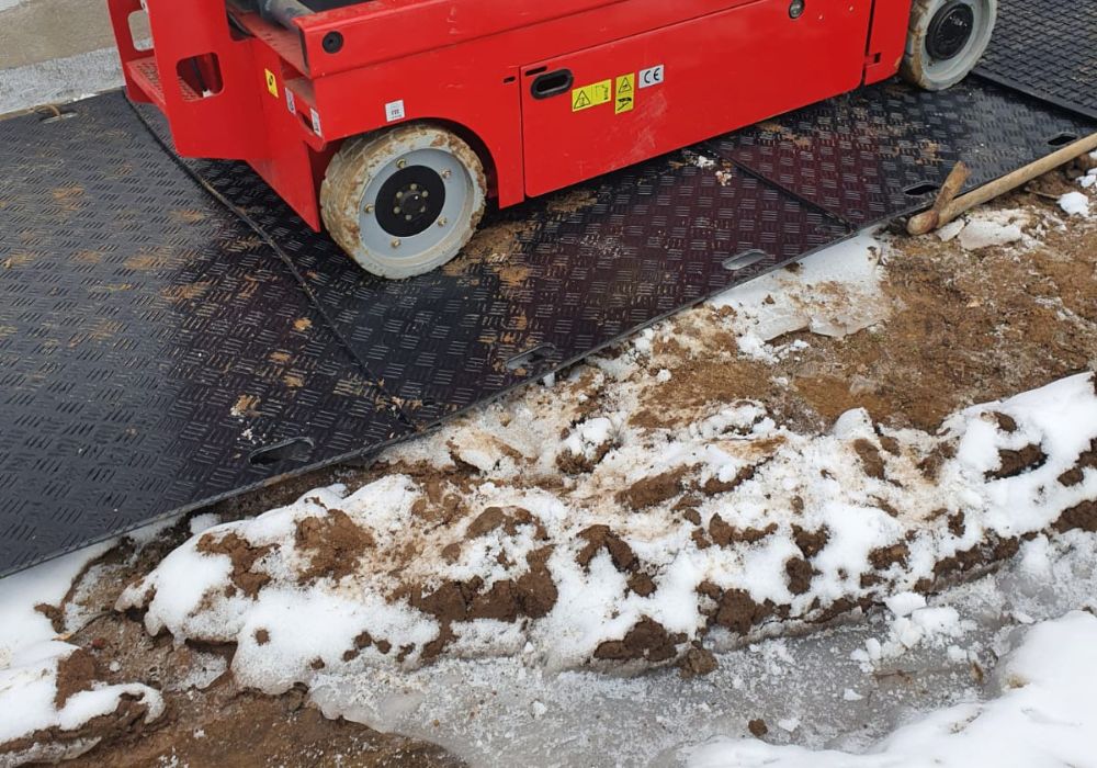 Sicherer Einsatz bei wechselnden Bodenverhältnissen wie Schlamm oder Schnee.
